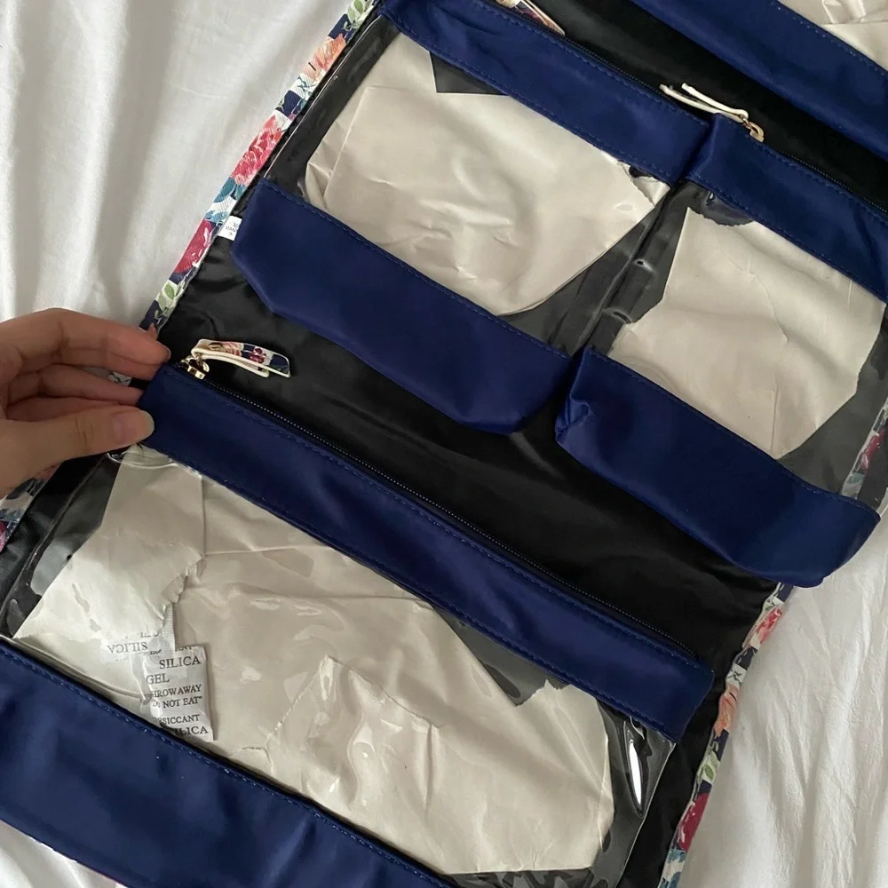 N/A hanging travel